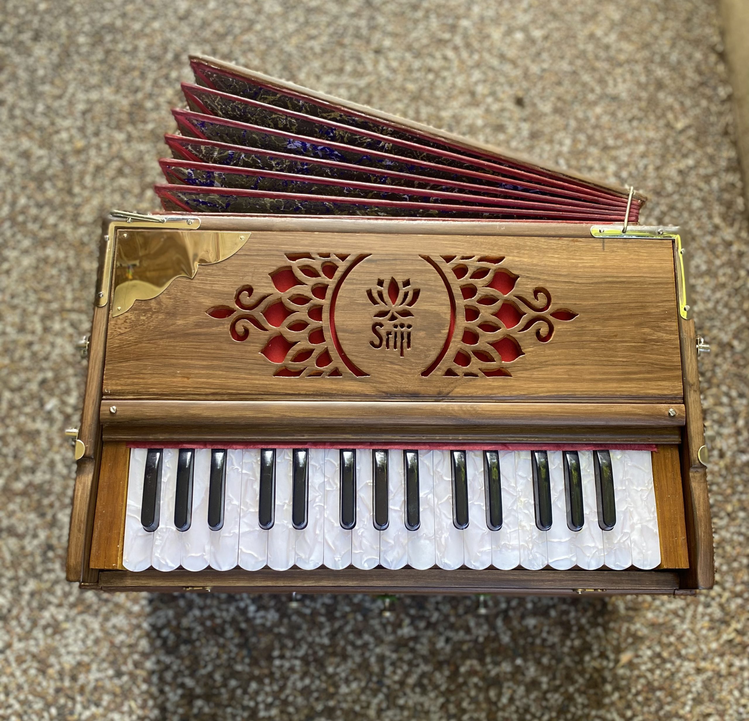 miniature harmonium